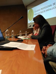 Esperanza Torres lee el manifiesto durante la presentación de Comisión de Deontología y Garantías del CPPA.