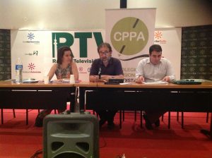 María José Gómez Biedma, Antonio Manfredi y Alfonso Sotelo, durante la Asamblea General del Colegio Profesional de Periodistas de Andalucía.