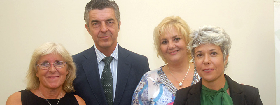 Entrega a Marta Gómez Casas, de RNE, del III Premio de Periodismo 'Colombine'