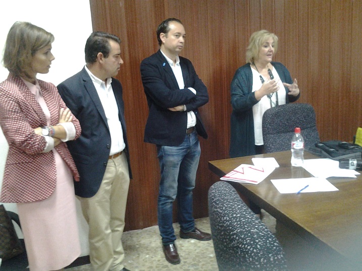 Seminario sobre protección de los menores en medios y redes sociales celebrado en Almería.