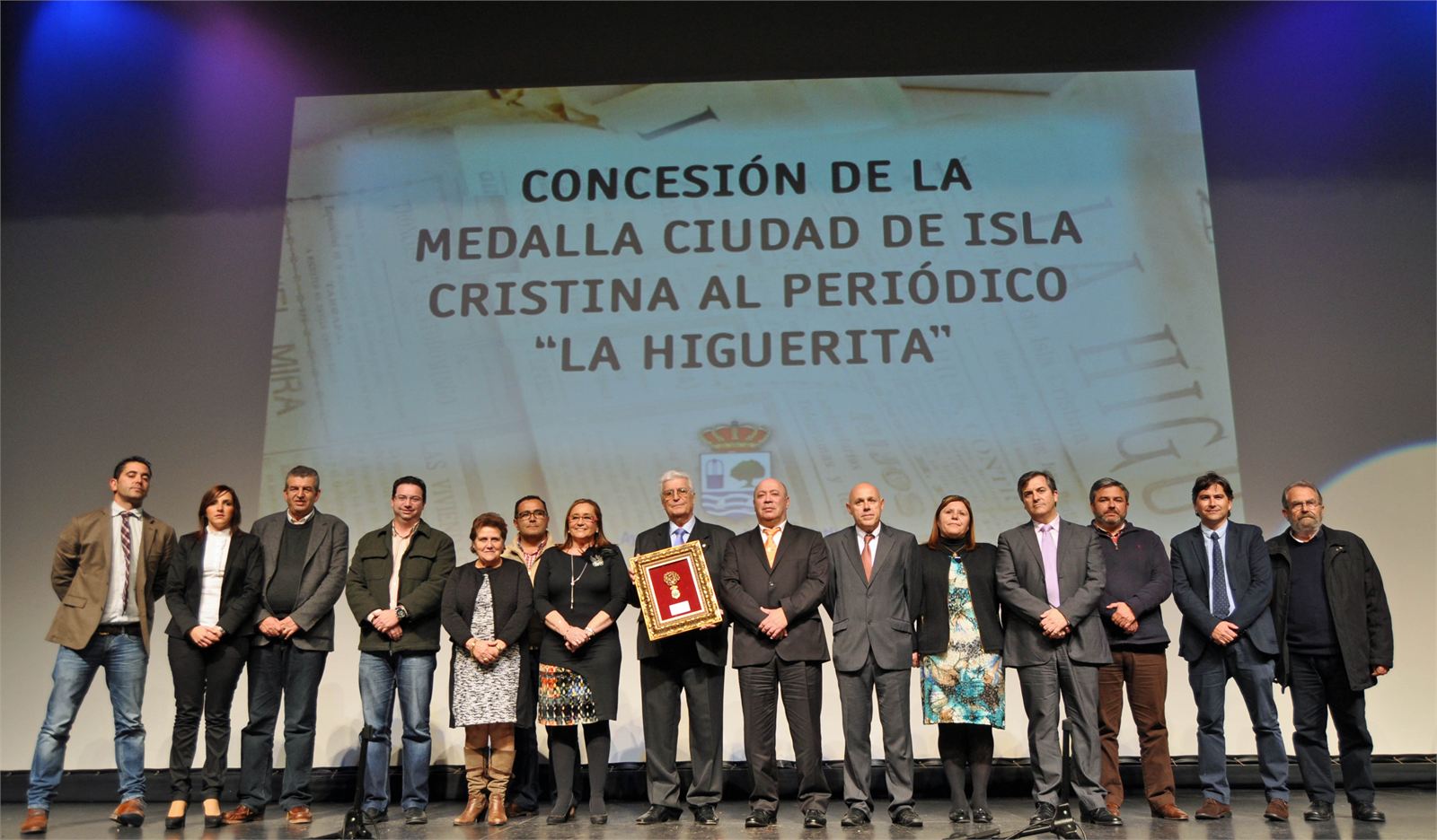 Concesión de la Medalla de Isla Cristina al periódico local 'La Higuerita'.