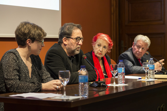 El decano del Colegio de Periodistas de Andalucía, Antonio Manfredi, se dirige a los asistentes.