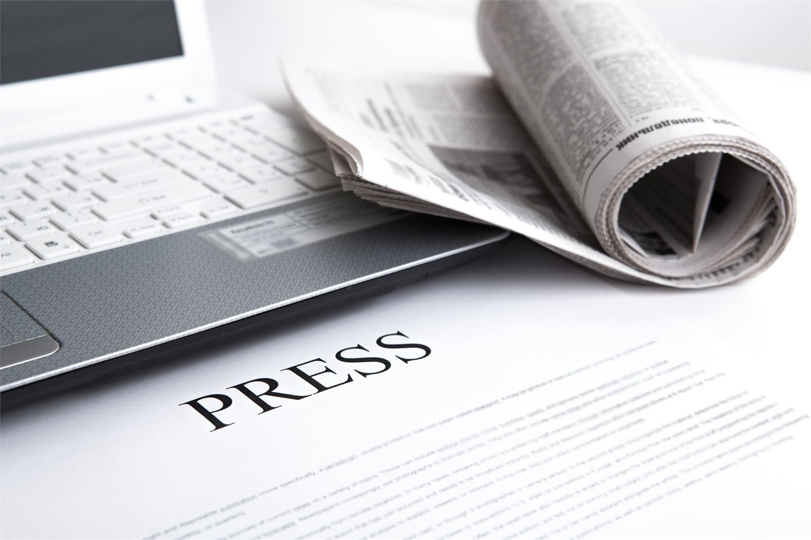 Las administraciones y empresas públicas deben dar ejemplo y exigir la titulación a la hora de contratar un periodista