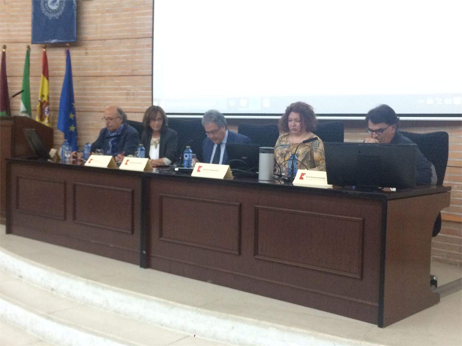 La transparencia y la coordinación entre instituciones son estrategias fundamentales dentro de los gabinetes de comunicación en crisis sanitarias
