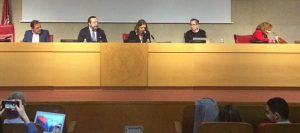 Los Colegios de Periodistas defienden en la Universidad la exigencia de la titulación para el ejercicio profesional