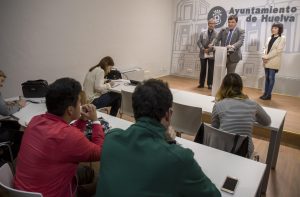 Momento de la presentación a los medios