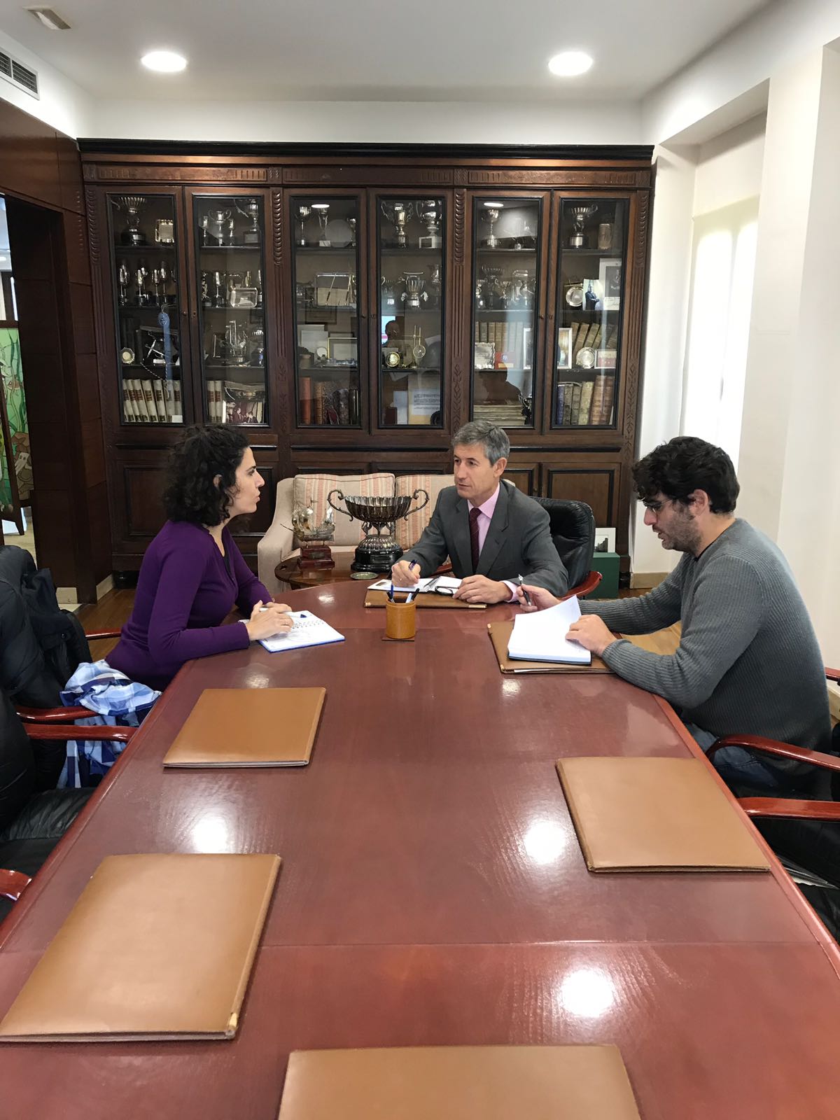 El Colegio de Periodistas mantiene la exigencia de titulación académica superior para optar a la gerencia de Onda Cádiz
