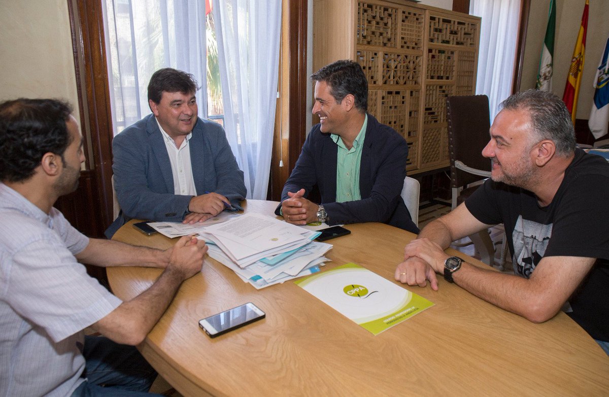 Reunión de la demarcación del CPPA y el alcalde de Huelva sobre el 'Compromiso público por el Empleo'