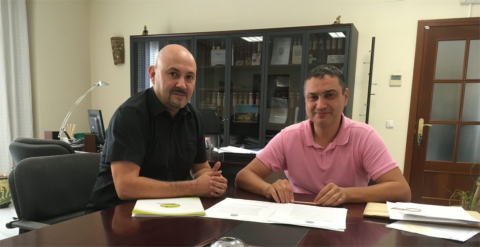 La demarcación de Sevilla se reúne con el alcalde de Bollullos de la Mitación para presentar el Compromiso Público por el Empleo y la Profesión Periodística