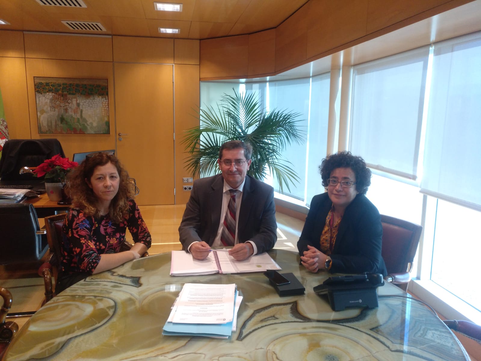 La demarcación de Granada del Colegio de Periodistas presenta al presidente de la Diputación de Granada el compromiso público por el empleo