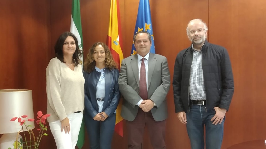 La viceconsejera de Educación abre la puerta a una posible modificación de los requisitos de la bolsa extraordinaria de educación para que los periodistas puedan acceder a ella
