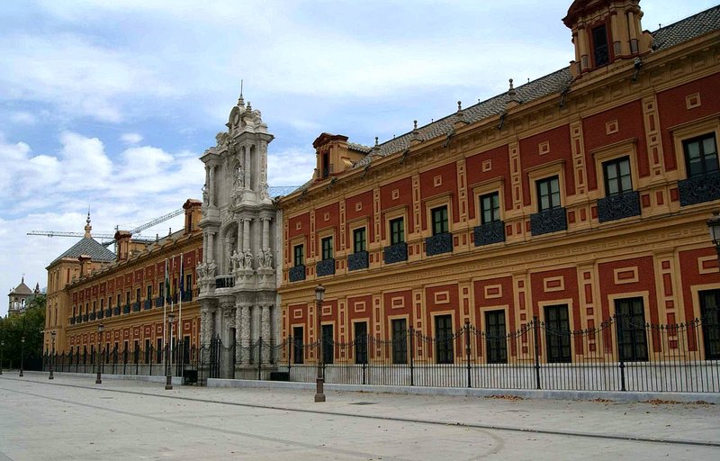 El nuevo Gobierno de la Junta continúa con el modelo de trabajadores eventuales para realizar las labores de comunicación institucional