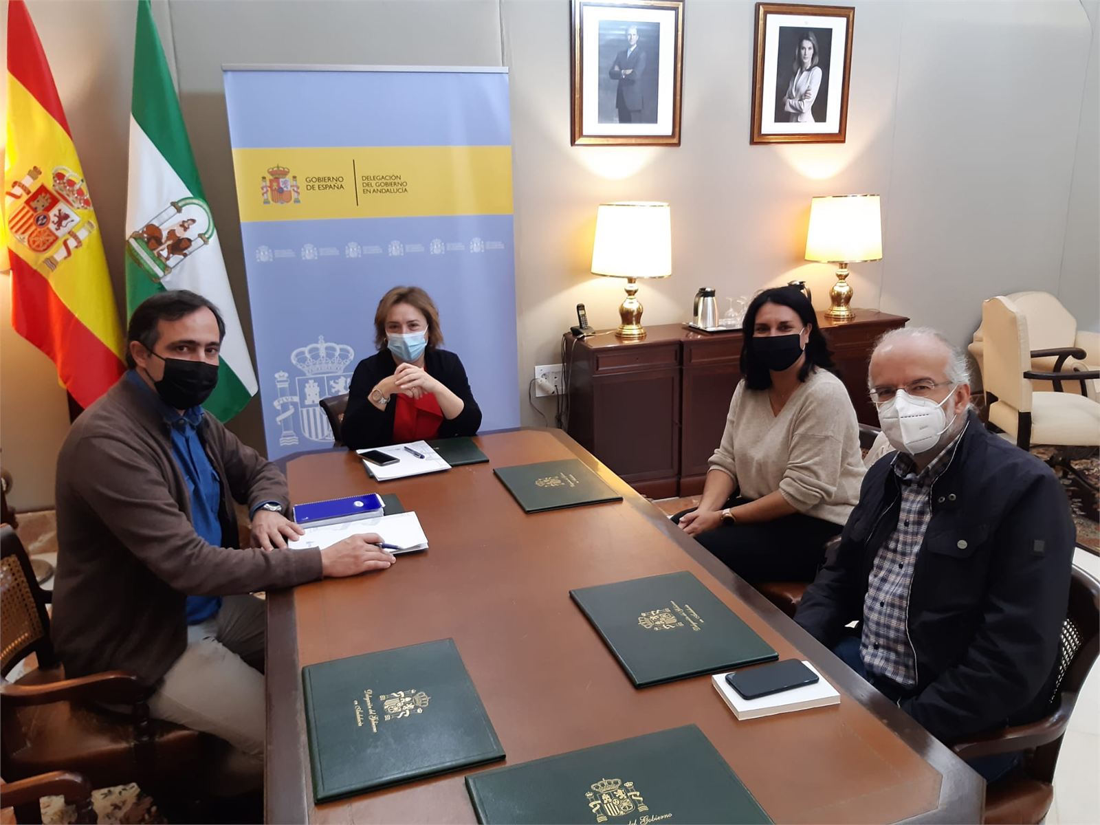La decana del Colegio traslada a la delegada del Gobierno en Andalucía las principales preocupaciones del sector
