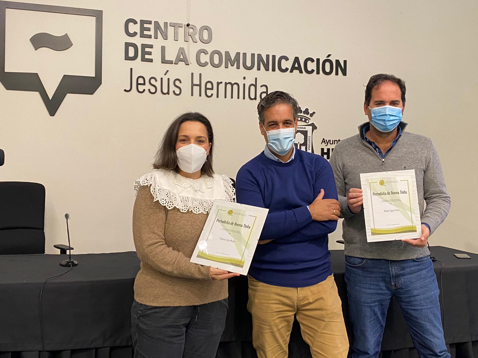 Paloma Jara y Rafael López recogen el premio 'Periodista de buena tinta' "emocionados por todo el cariño recibido"