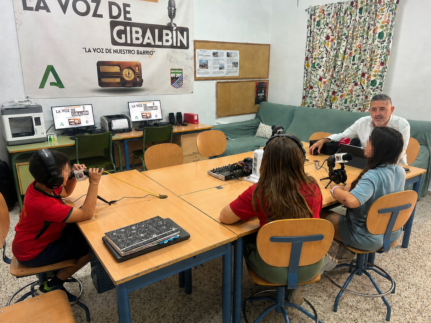 El Colegio de Periodistas acerca la radio y el valor del periodismo a más de 150 escolares de la provincia de Cádiz