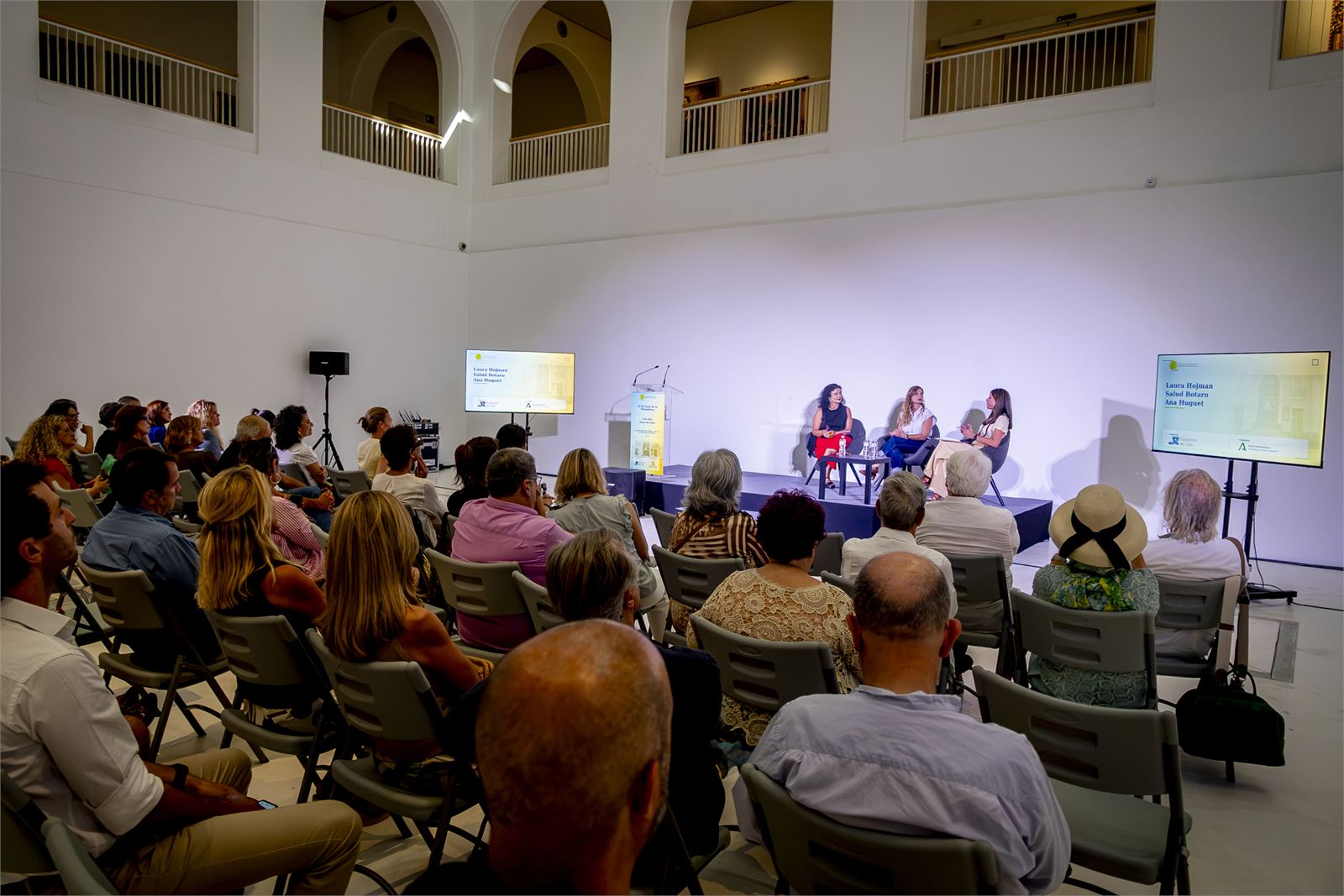 La II Tertulia de la Pensadora reúne en el Museo de Cádiz a la cineasta Laura Hojman para reflexionar sobre la presencia de la mujer en el arte, la cultura y los medios de comunicación