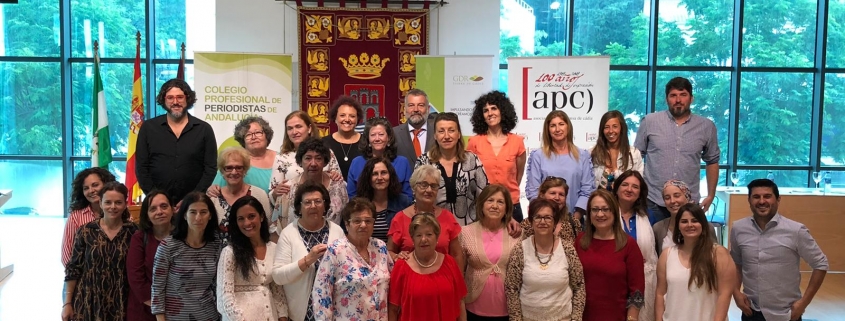 Las participantes en los cursos ‘Enseña en Internet’ reciben sus diplomas