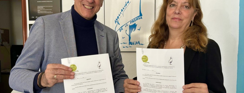 El presidente del Colegio de Periodistas en Huelva, Juan Antonio Hipólito, y la presidenta de la Asociación Prensa Huelva, Aurora Smet